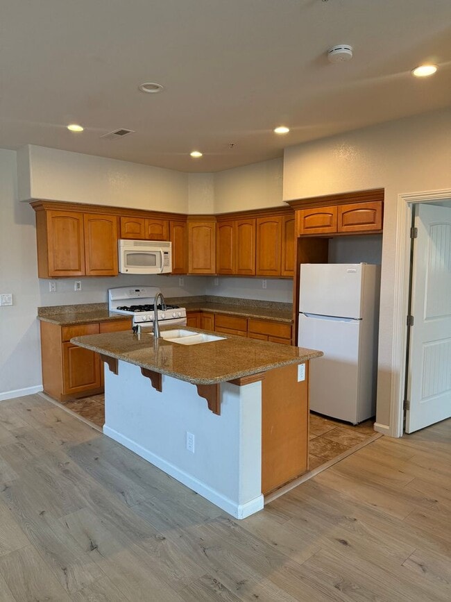 Photo - Beautifully Maintained 2 bedroom 2 bathroom Condo