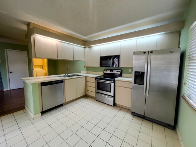 Photo - 27 Clinton Ct