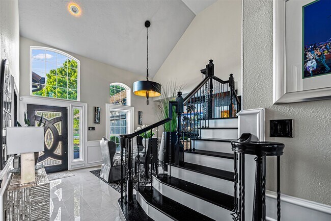 Photo - 12345 White Oak Point