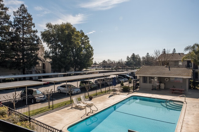 Building Photo - Manteca Golf and Tennis Villas Rental