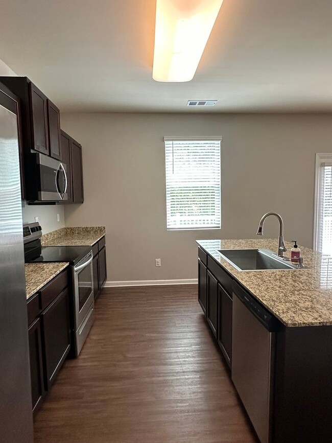 Photo - 4 Bedroom home in Gainesville!