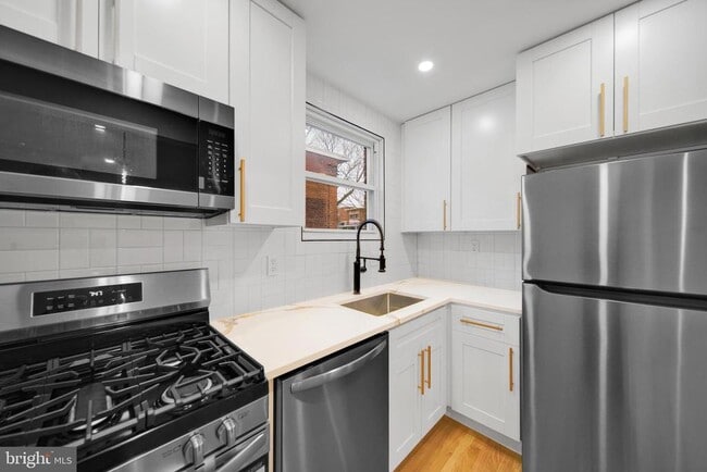 Photo - 119 Victor St NE