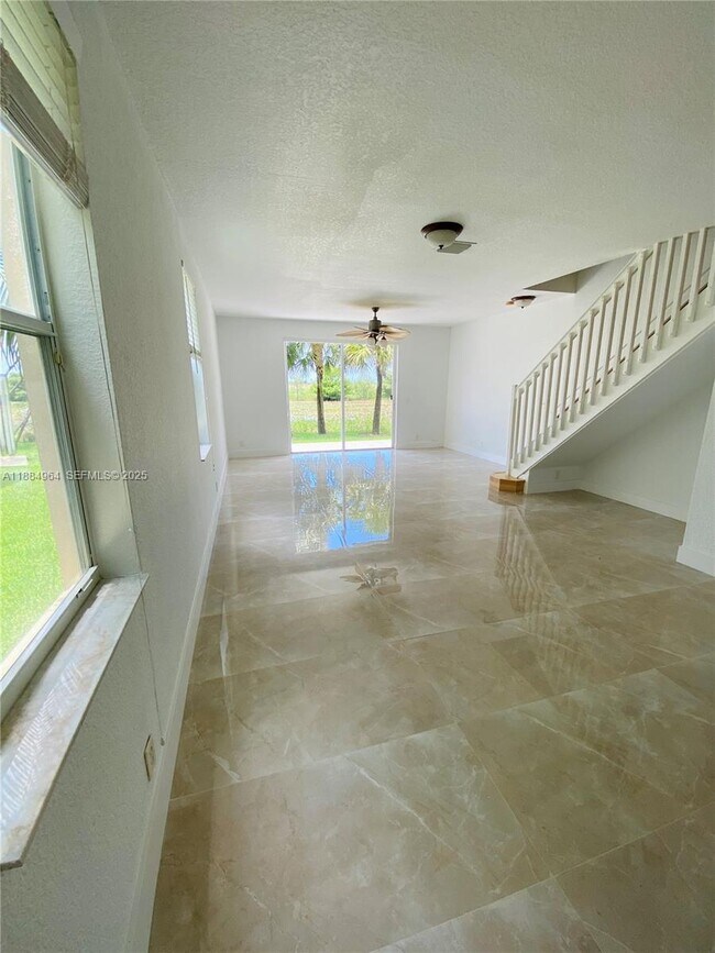 Photo - 2433 Pasadena Way