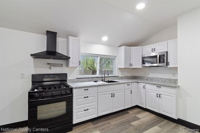 Photo - 19178 Sherwood St