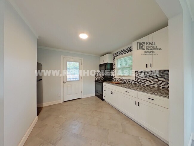 Photo - 360 Virtual Tour! 2 bed, 1 bath on large l...