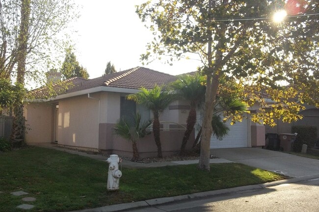Building Photo - Solar electric home in the Laguna area of Elk Grove