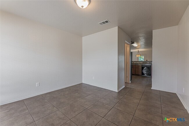 Photo - 2406 Waterfall Dr