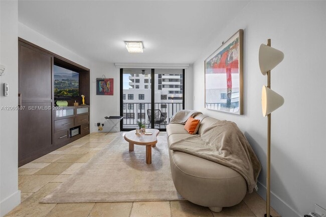 Photo - 2625 Collins Ave Unit 402