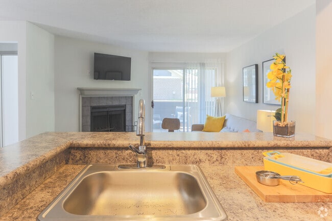 2BR,2BA,-1011SF