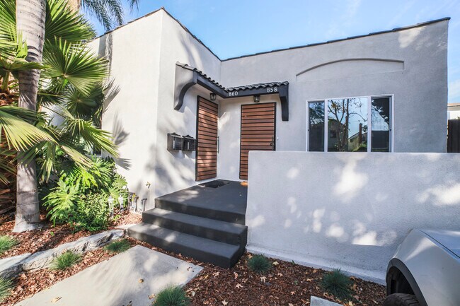 Photo - 860 N Fuller Ave Unidad 860