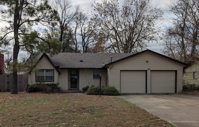 Building Photo - 1912 E 55th Pl