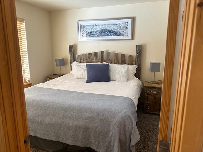 Photo - 424 Wolf Park Ln