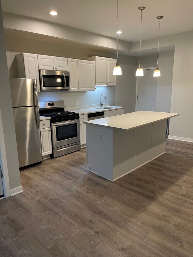 Photo - 2736 N Laramie Ave Unit 1