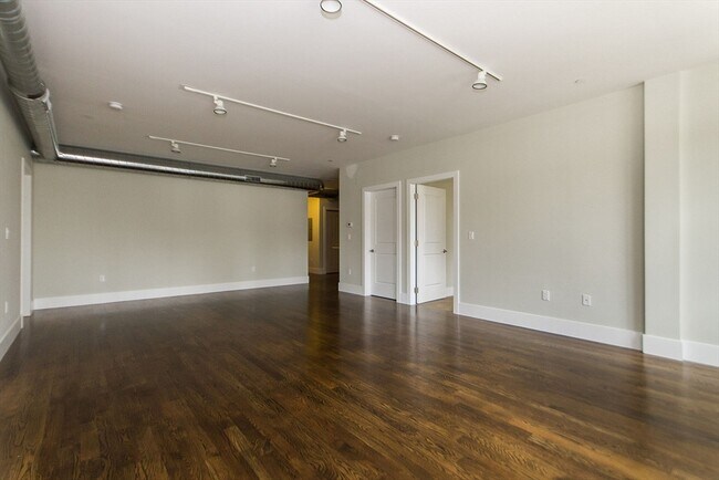 Photo - 11 Saint George St Unit 406