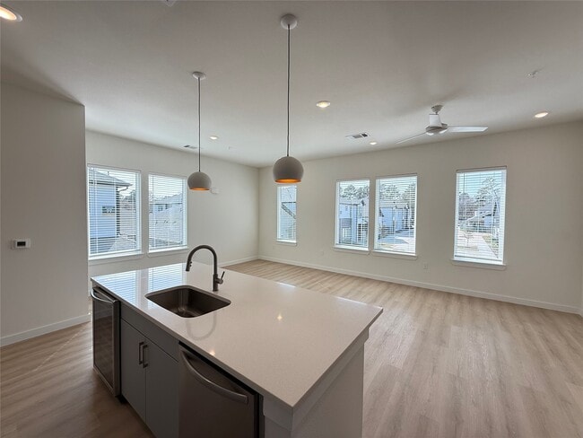 Building Photo - 33200 Forest W St Unit 42B Rental