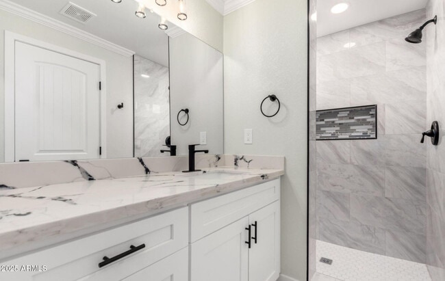 Photo - 4402 E Mitchell Dr