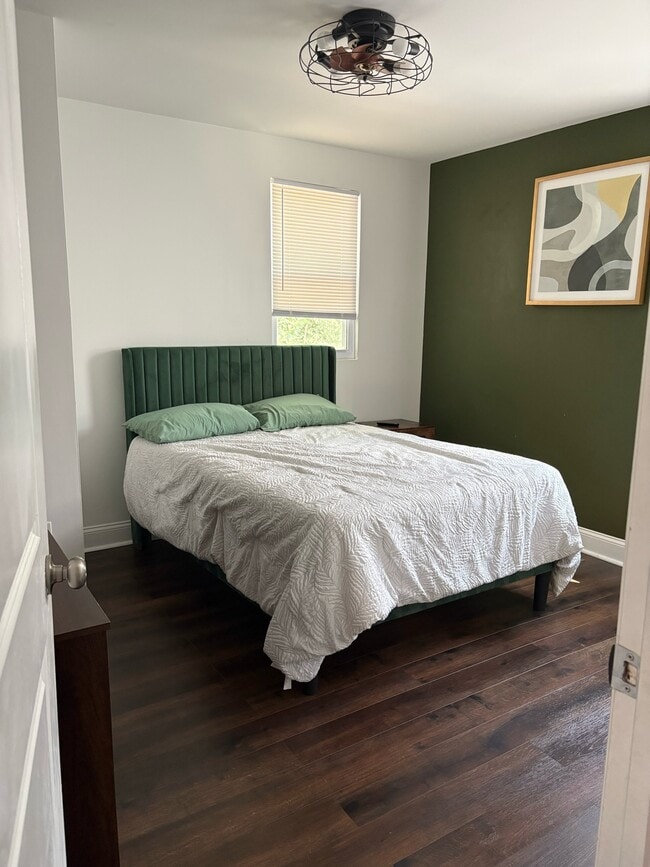 Building Photo - 5033 E Capitol St SE Unit Room 2