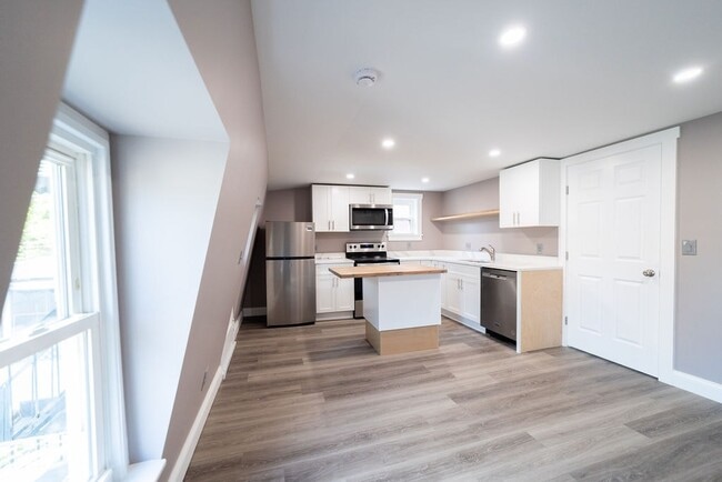 Photo - 445 W Lemon St