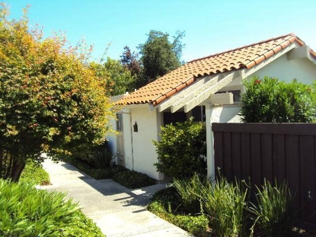 Building Photo - 8071 Park Villa Cir Unit 8071