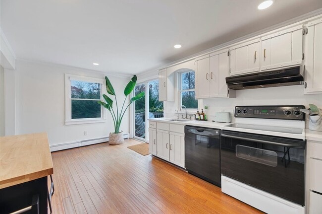 Photo - 480 N Bayview Rd