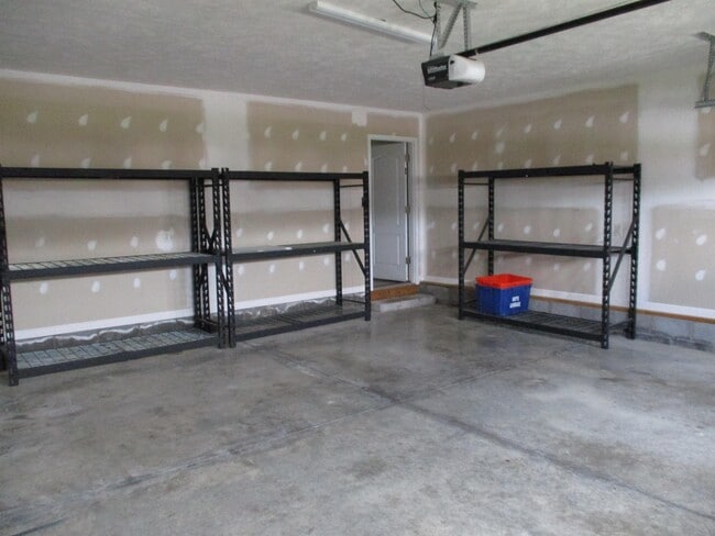Photo - 220 Merin Height Rd