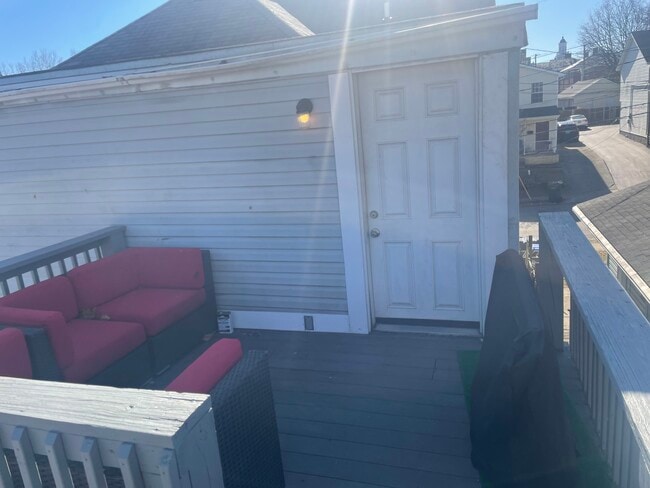Photo - 127 Montmullin St