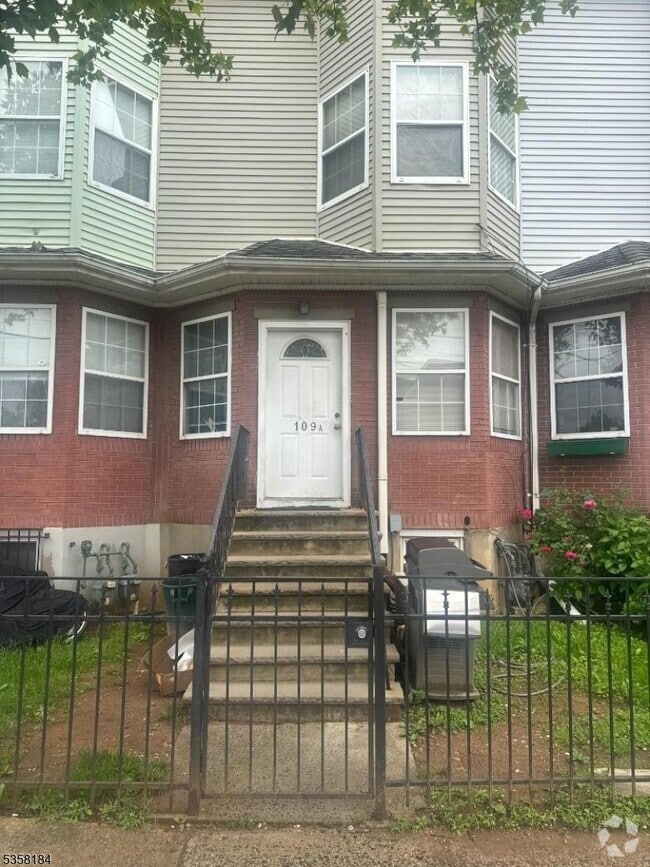 Building Photo - 461 Catherine St Rental