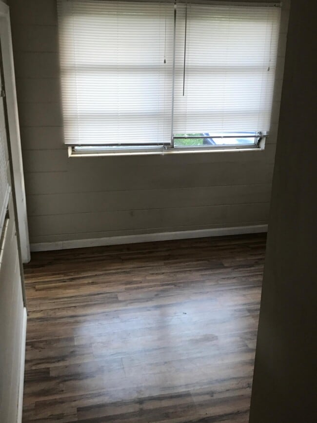Photo - 1000 W Miller Ave