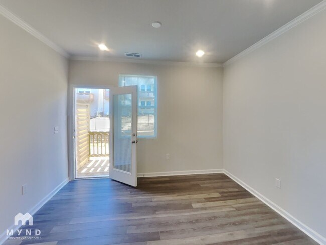 Photo - 3046 Castle Loch Ln