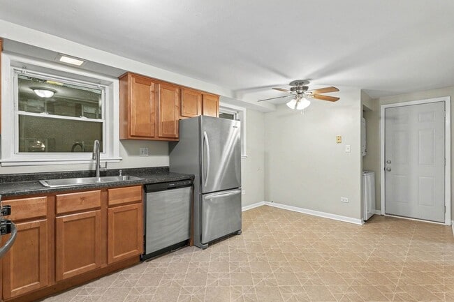 Photo - 16W641 56th Pl