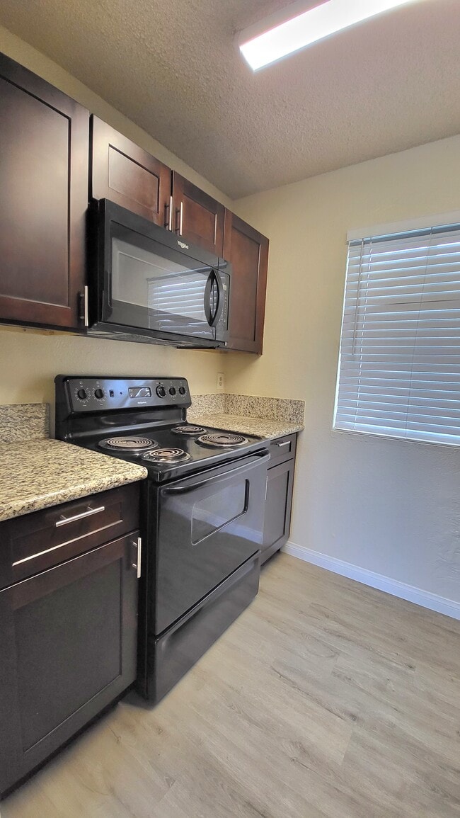 Photo - Merlayne Apartments