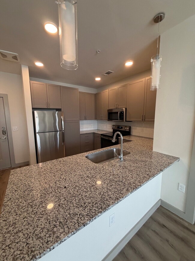 Building Photo - 1101 Gallagher Dr Unit 8107