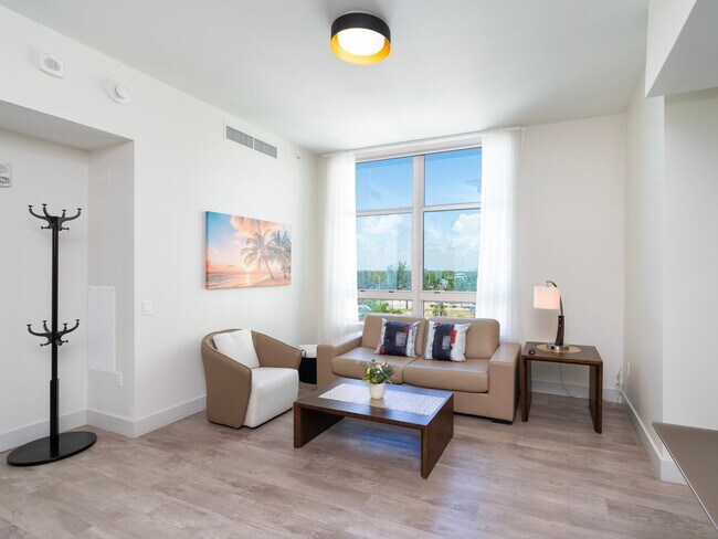Building Photo - 209 N Ocean Dr Unit ID1047786P