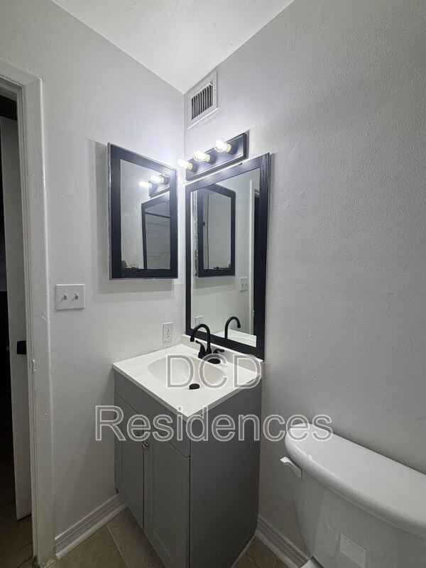 Photo - 3202 S Orlando Dr