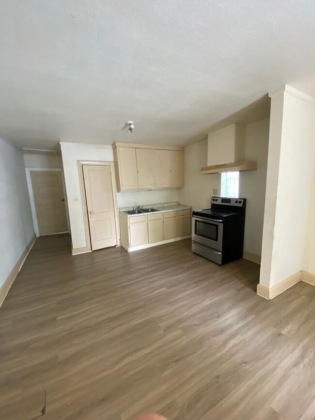 Photo - 1909/1911 SOUTH H STREET Unidad 1911