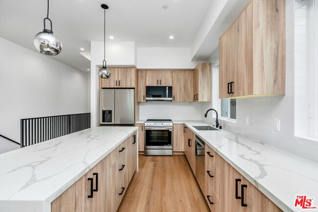 Building Photo - 701 N Vendome St Unit 1 Rental