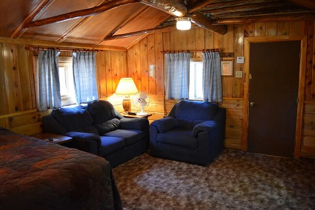 Photo - 237 E White Mountain Blvd