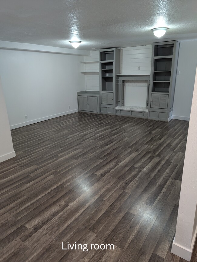 Photo - 174 E Main St