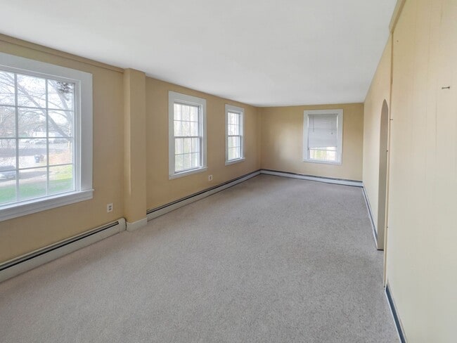 Building Photo - 35 Terrace Dr Unit 2L