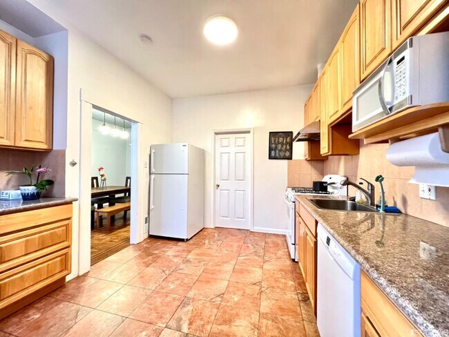 Photo - 110 Sadowa St