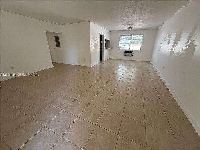 Photo - 705 NE 92nd St Unit 3