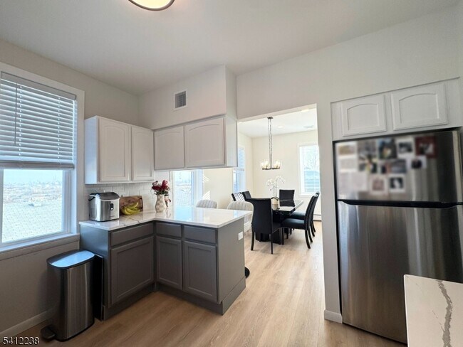 Photo - 335 Hackensack St