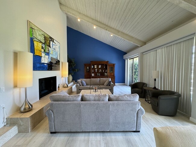 Building Photo - COMING SOON!! Charming 2 Bedroom/2 Bath FURNITURE OPTIONAL Condo in Misson Hills!!