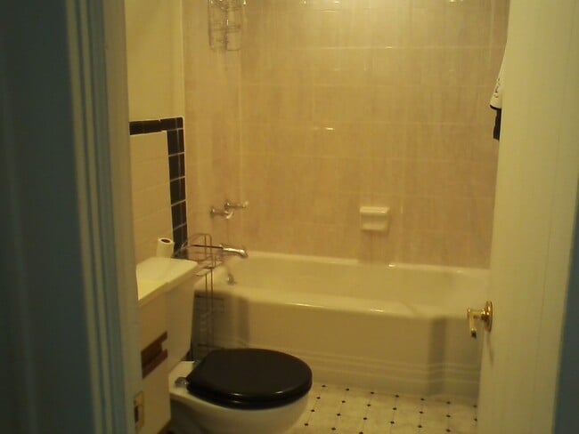 bathroom - 19 Siracusa Blvd Unit front