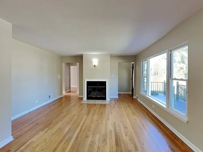 Photo - 51 E Adams St