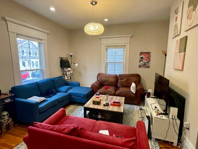 Photo - 2 Worcester St