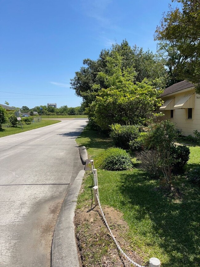 Photo - 2 bedrooms 1 bath - Large Yard