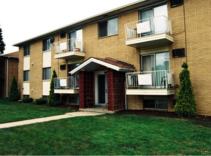Brush - Brush Apartments