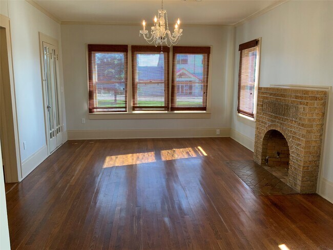 Photo - 404 W Main St