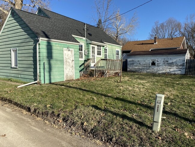 Photo - 819 13th St NW